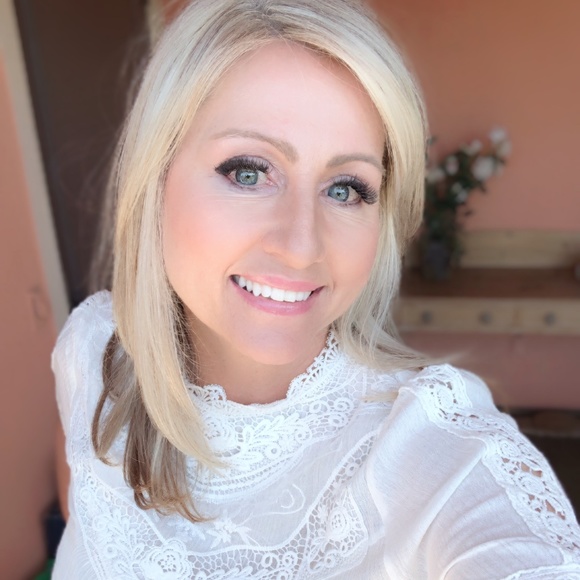 Meet your Posher, Ursulla - Picture 1 of 4